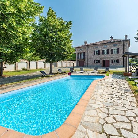 Villa Cornelia , Entire Villa With Private Pool Corneliano d'Alba Kültér fotó