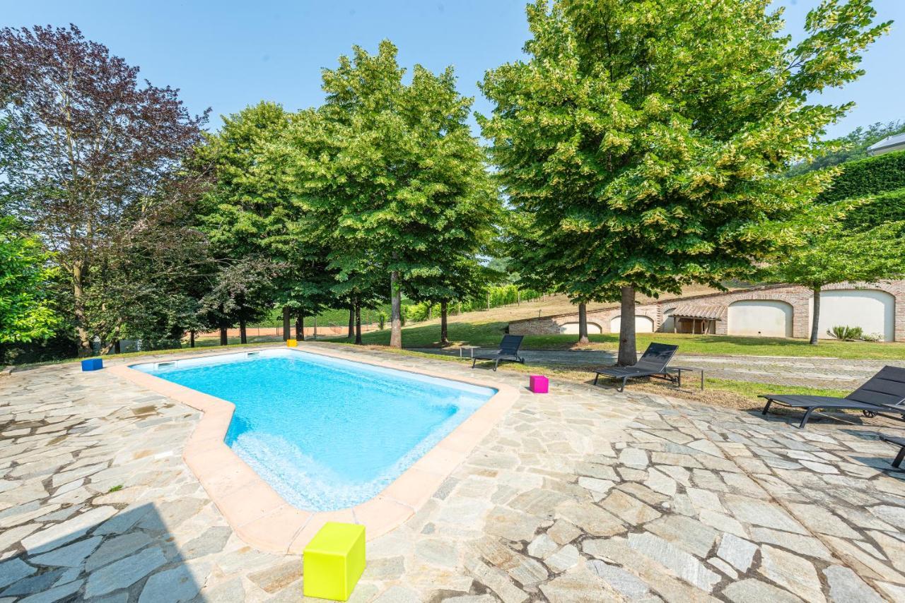 Villa Cornelia , Entire Villa With Private Pool Corneliano d'Alba Kültér fotó