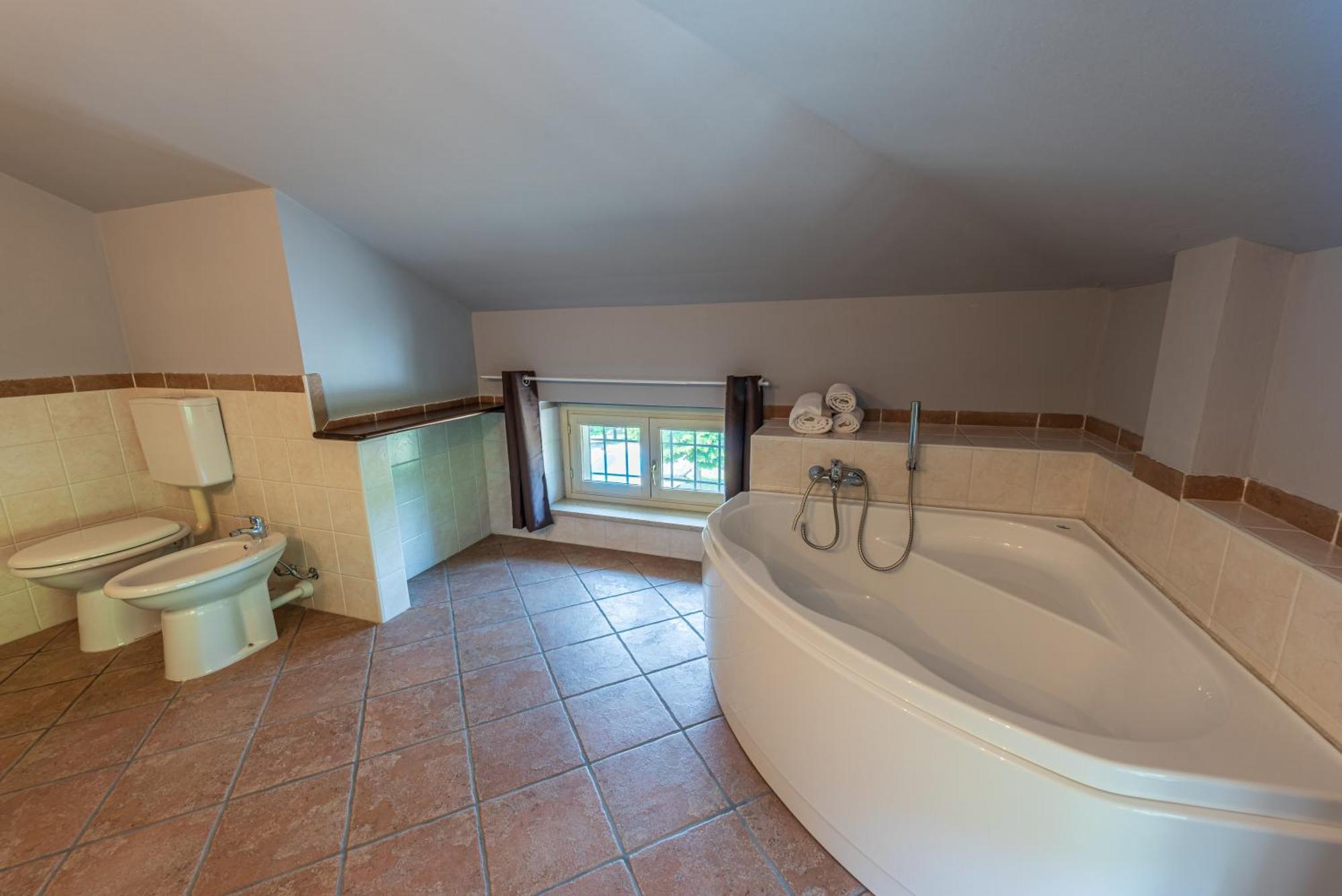 Villa Cornelia , Entire Villa With Private Pool Corneliano d'Alba Kültér fotó