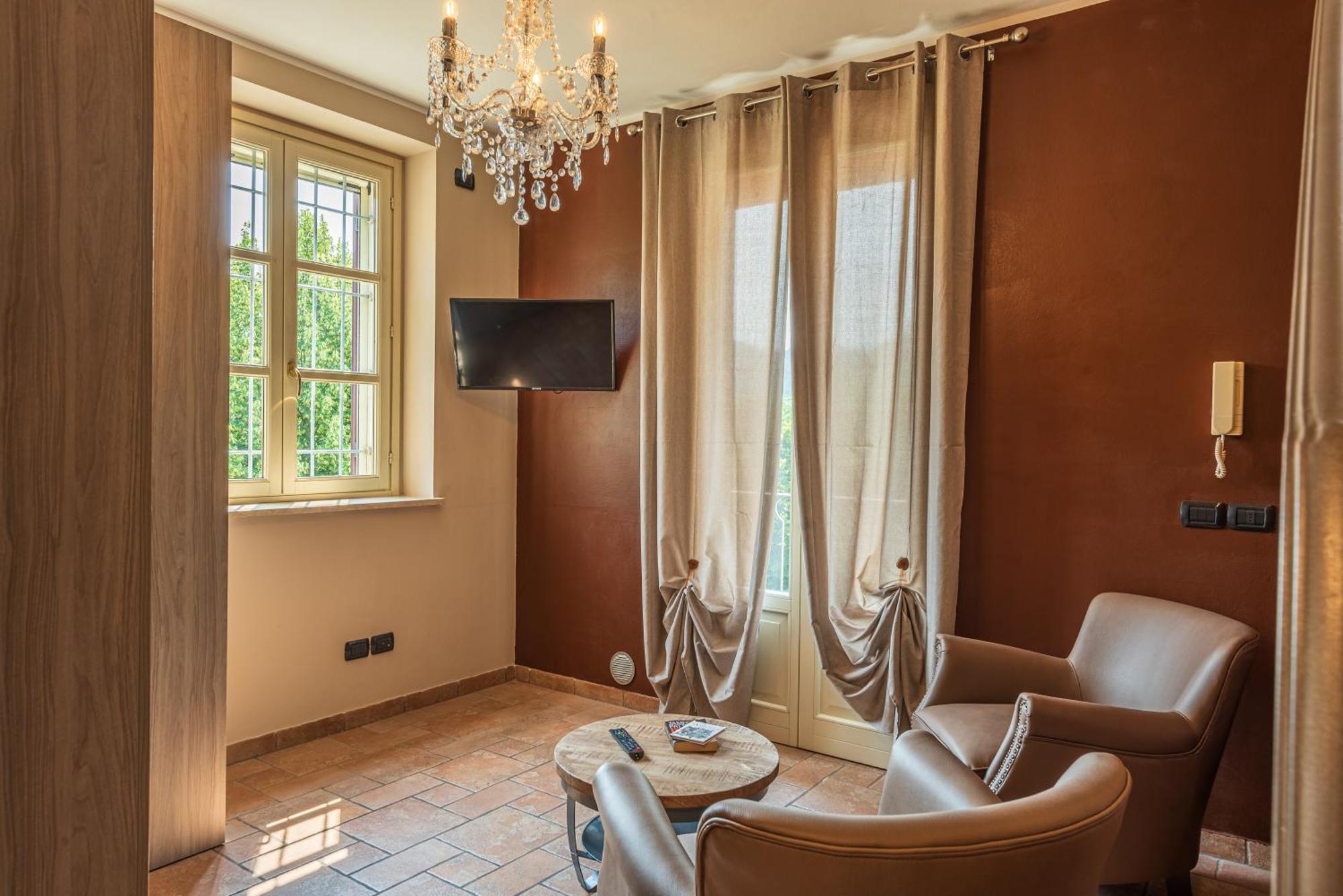 Villa Cornelia , Entire Villa With Private Pool Corneliano d'Alba Kültér fotó